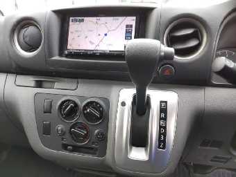 NISSAN NV350 CARAVAN 2018 Image 10