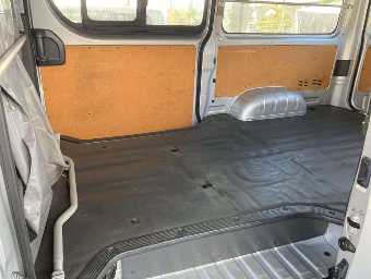 TOYOTA HIACE 2017 Image 8