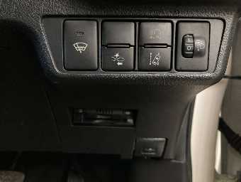 TOYOTA COROLLA AXIO 2018 Image 8