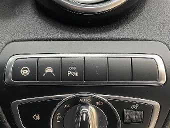 MERCEDES BENZ C CLASS 2018 Image 11