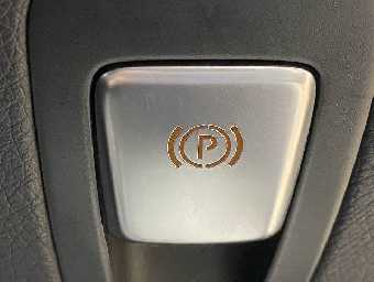 MERCEDES BENZ C CLASS 2018 Image 13