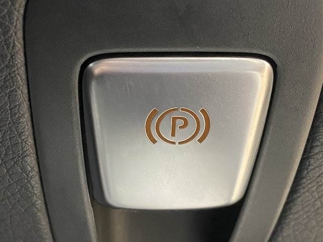 MERCEDES BENZ C CLASS 2018 Image 19