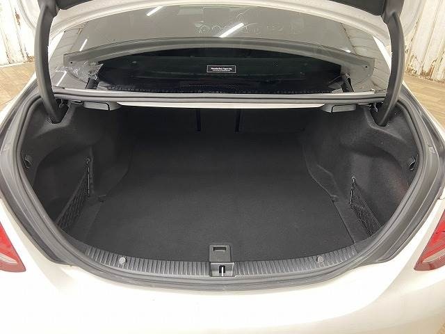 MERCEDES BENZ C CLASS 2018 Image 21