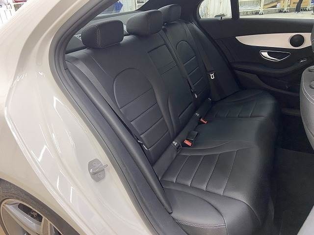 MERCEDES BENZ C CLASS 2018 Image 23