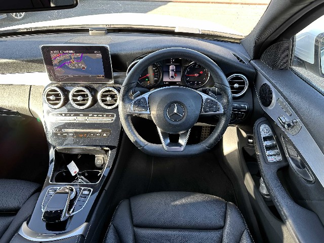MERCEDES BENZ C CLASS 2018 Image 24