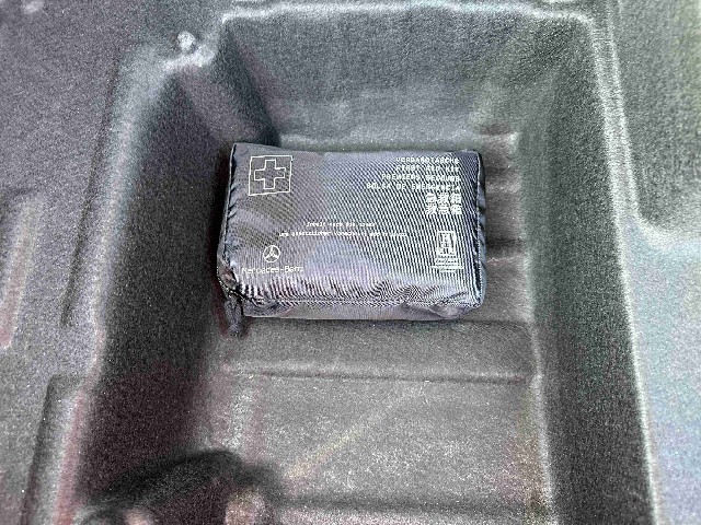 MERCEDES BENZ C CLASS 2018 Image 29