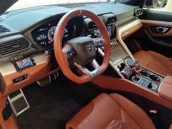 LAMBORGHINI URUS 2018 Image 2