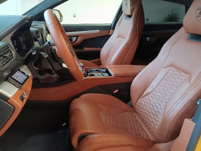 LAMBORGHINI URUS 2018 Image 20