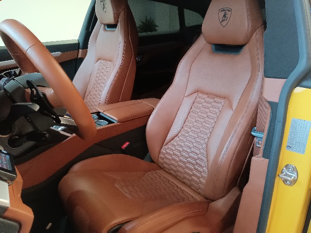 LAMBORGHINI URUS 2018 Image 21