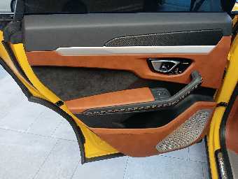 LAMBORGHINI URUS 2018 Image 18