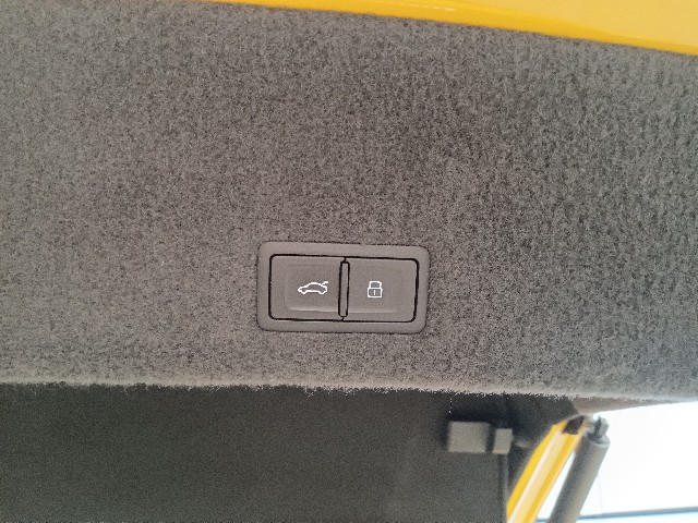 LAMBORGHINI URUS 2018 Image 28