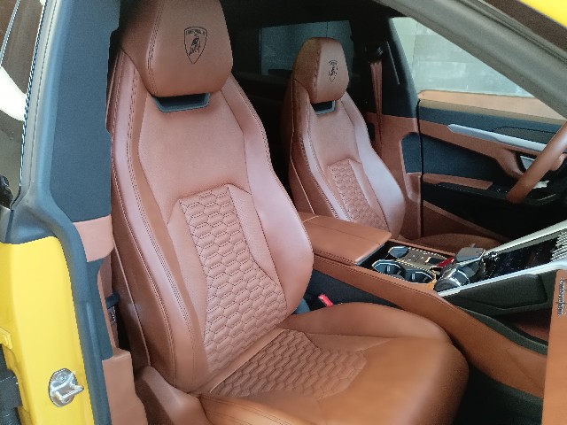 LAMBORGHINI URUS 2018 Image 34