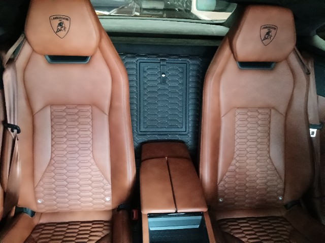 LAMBORGHINI URUS 2018 Image 36