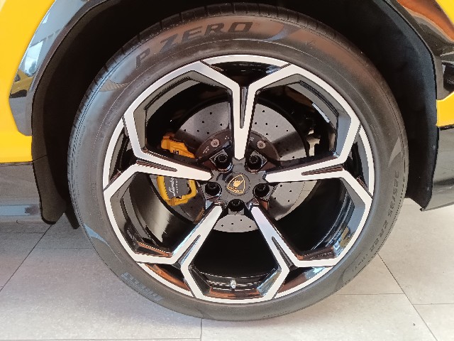 LAMBORGHINI URUS 2018 Image 39