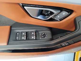 LAMBORGHINI URUS 2018 Image 36