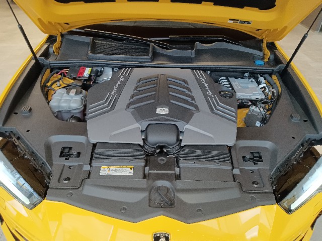 LAMBORGHINI URUS 2018 Image 61