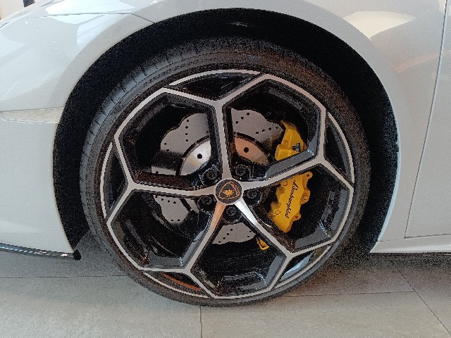 LAMBORGHINI HURACAN 2021 Image 30