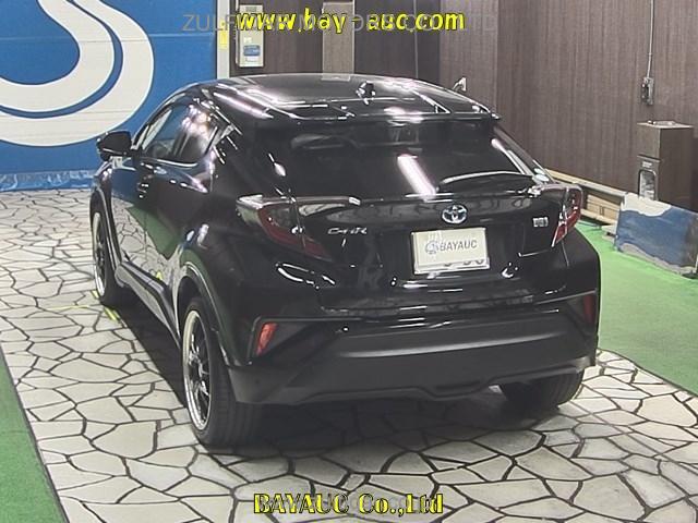 TOYOTA C-HR 2017 Image 2