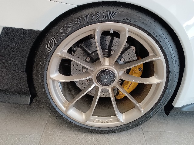 PORSCHE 911 2019 Image 31