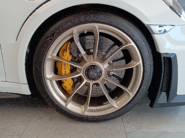 PORSCHE 911 2019 Image 32