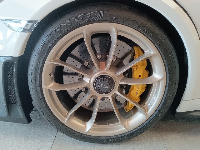 PORSCHE 911 2019 Image 33