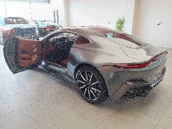 ASTON MARTIN VANTEGE 2018 Image 11