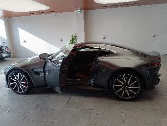 ASTON MARTIN VANTEGE 2018 Image 12