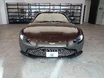 ASTON MARTIN VANTEGE 2018 Image 15