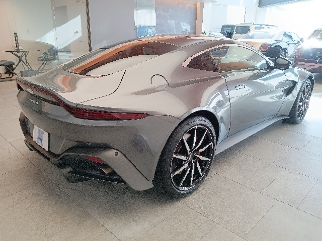 ASTON MARTIN VANTEGE 2018 Image 25