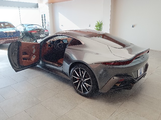 ASTON MARTIN VANTEGE 2018 Image 27