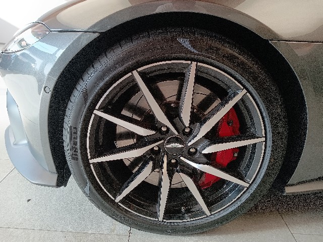 ASTON MARTIN VANTEGE 2018 Image 28