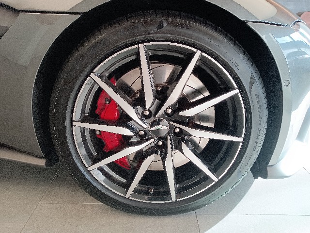 ASTON MARTIN VANTEGE 2018 Image 32