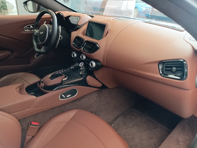 ASTON MARTIN VANTEGE 2018 Image 33