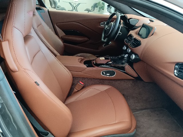 ASTON MARTIN VANTEGE 2018 Image 34