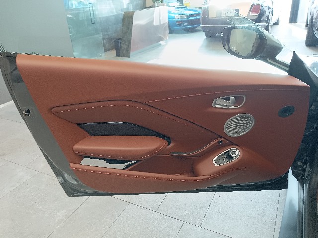 ASTON MARTIN VANTEGE 2018 Image 39