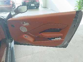 ASTON MARTIN VANTEGE 2018 Image 34