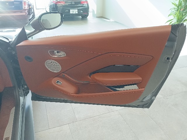 ASTON MARTIN VANTEGE 2018 Image 40