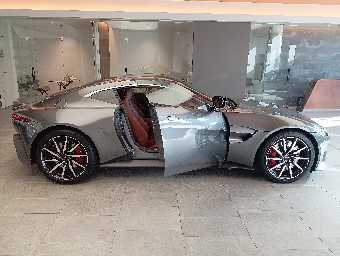 ASTON MARTIN VANTEGE 2018 Image 5