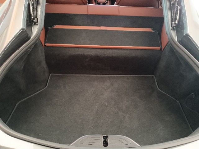 ASTON MARTIN VANTEGE 2018 Image 41