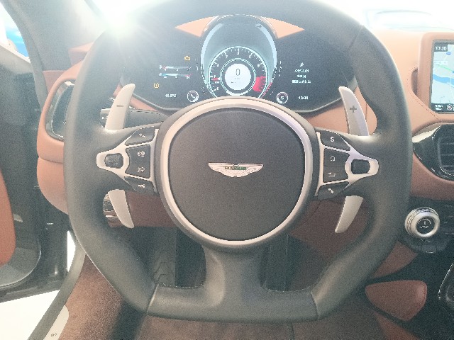 ASTON MARTIN VANTEGE 2018 Image 43