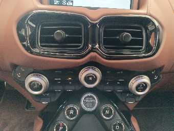 ASTON MARTIN VANTEGE 2018 Image 41