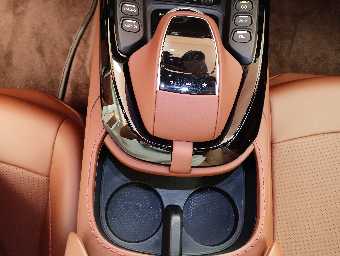 ASTON MARTIN VANTEGE 2018 Image 43