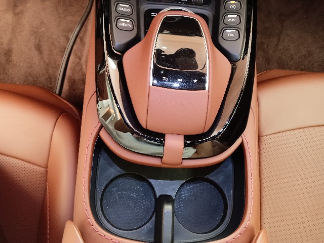 ASTON MARTIN VANTEGE 2018 Image 49