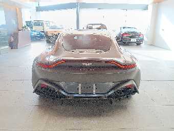 ASTON MARTIN VANTEGE 2018 Image 8