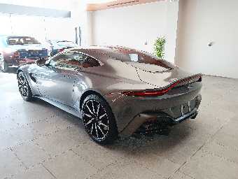 ASTON MARTIN VANTEGE 2018 Image 9