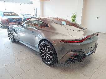 ASTON MARTIN VANTEGE 2018 Image 10