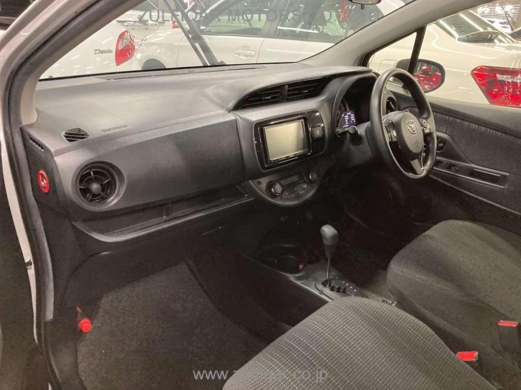 TOYOTA VITZ 2018 Image 7