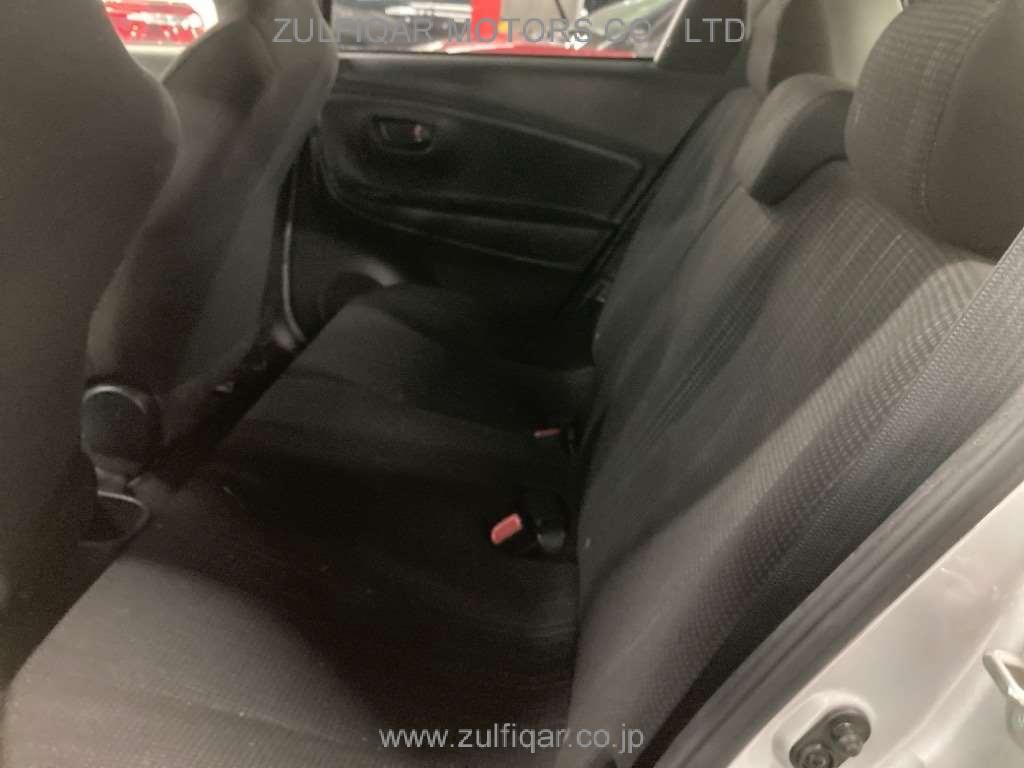 TOYOTA VITZ 2018 Image 8