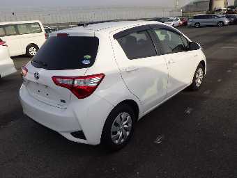 TOYOTA VITZ 2018 Image 11