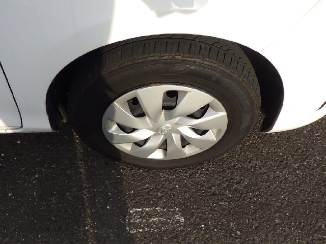 TOYOTA VITZ 2018 Image 20